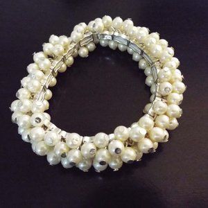 HUNDREDS OF FAUX CREAMY PERLS STRETCHY BRACELET 67